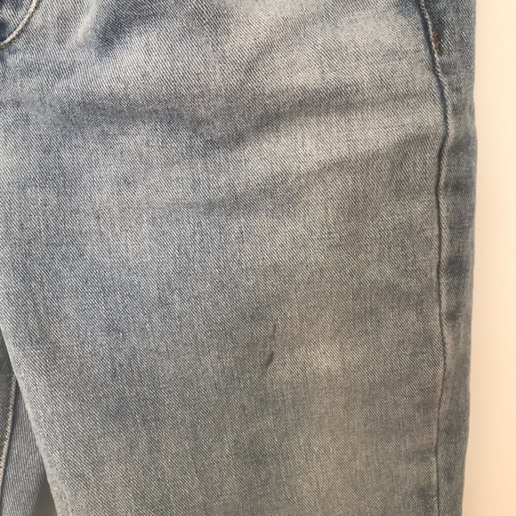 High rise butt fly cropped jeans. - Picture 5 of 9